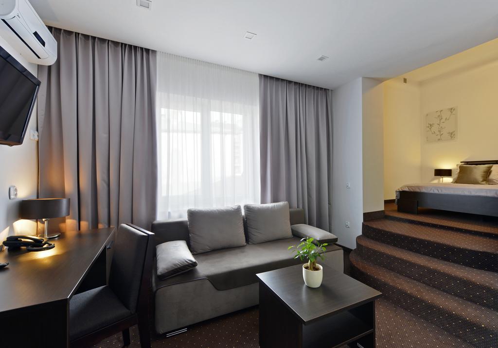 Hotel Capitol เบียวา พอดลาสกา ภายนอก รูปภาพ