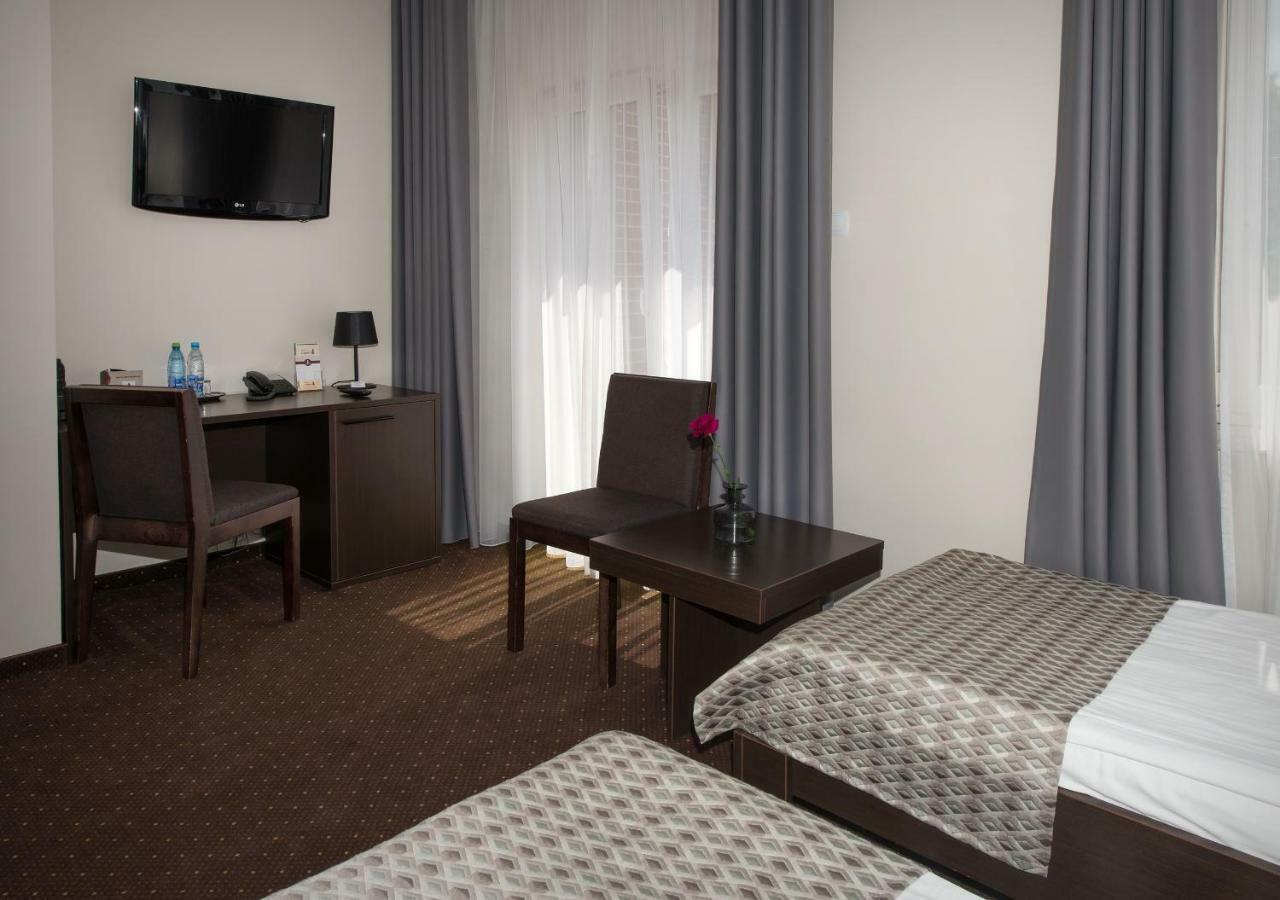 Hotel Capitol เบียวา พอดลาสกา ภายนอก รูปภาพ