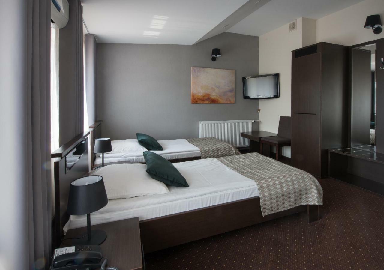 Hotel Capitol เบียวา พอดลาสกา ภายนอก รูปภาพ