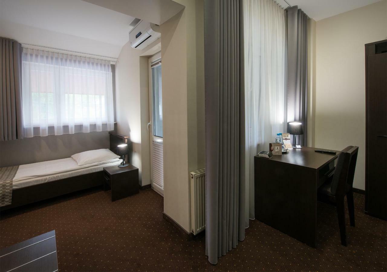 Hotel Capitol เบียวา พอดลาสกา ภายนอก รูปภาพ