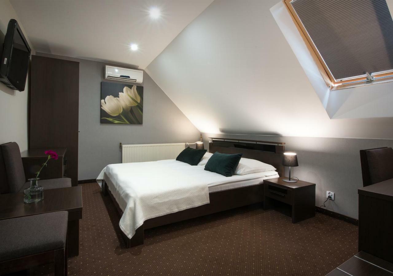 Hotel Capitol เบียวา พอดลาสกา ภายนอก รูปภาพ